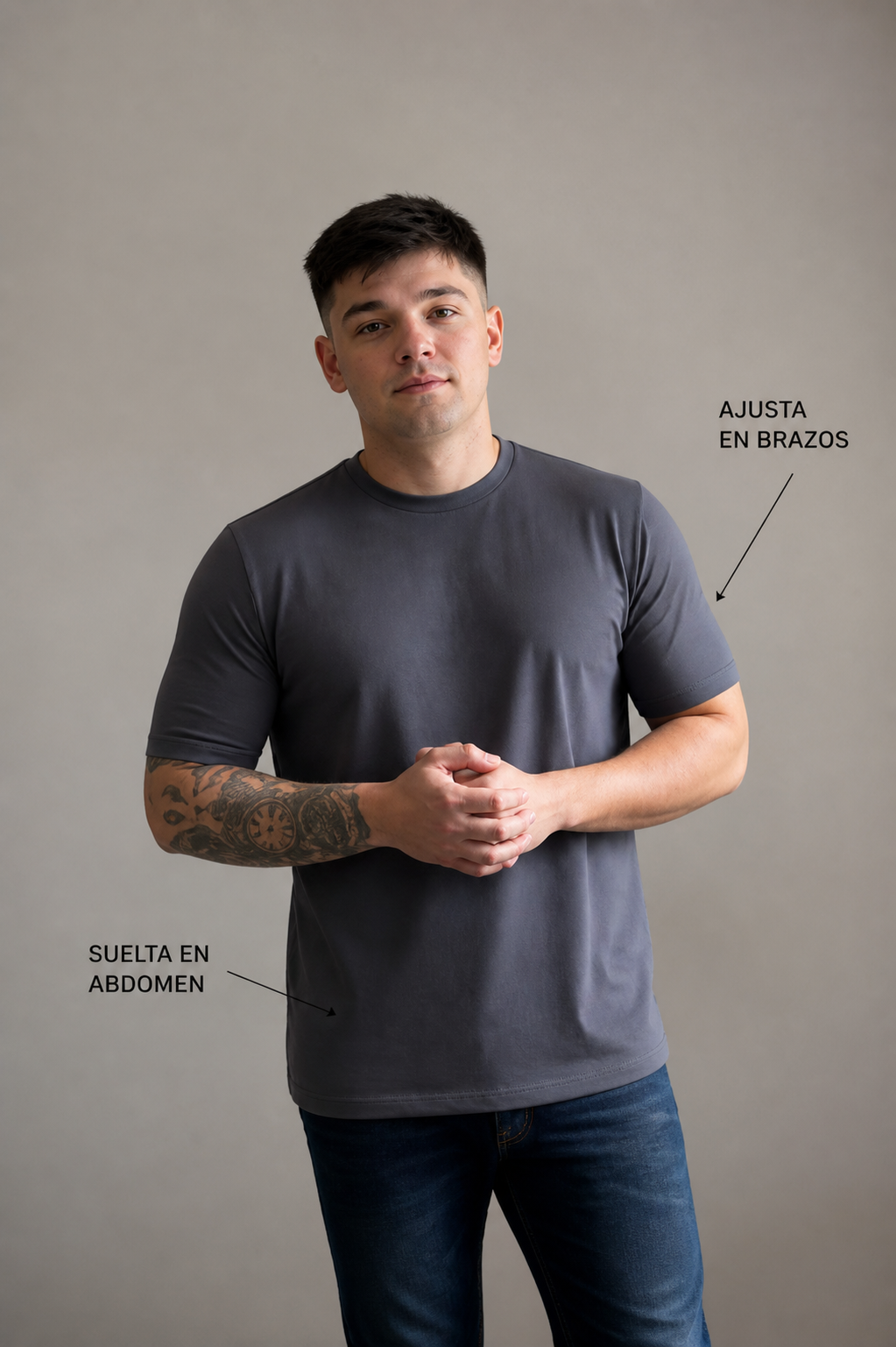 Remera Klaus - Ajustada en brazos, Suelta en Abdomen