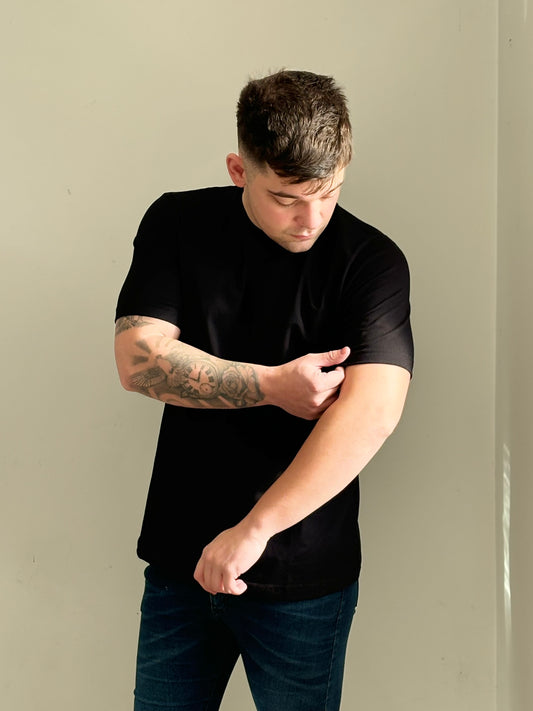 Remera Klaus Negra