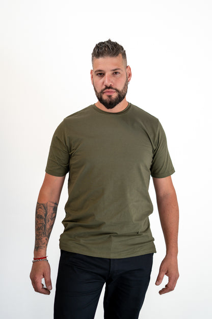 Remera Klaus - Ajustada en brazos, Suelta en Abdomen