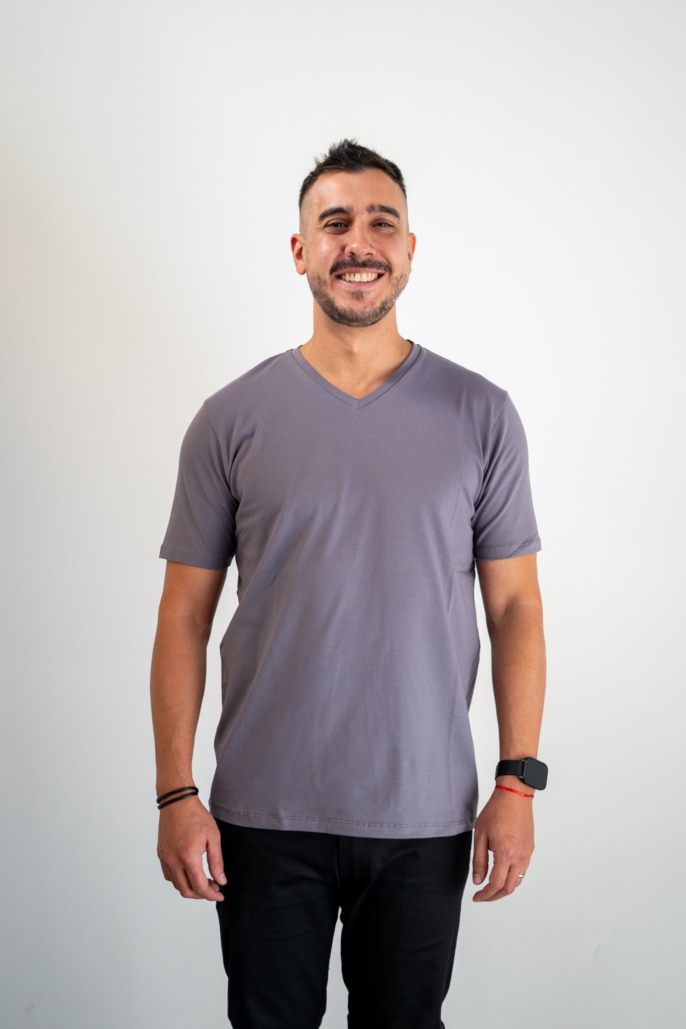 Remera Klaus - Ajustada en brazos, Suelta en Abdomen