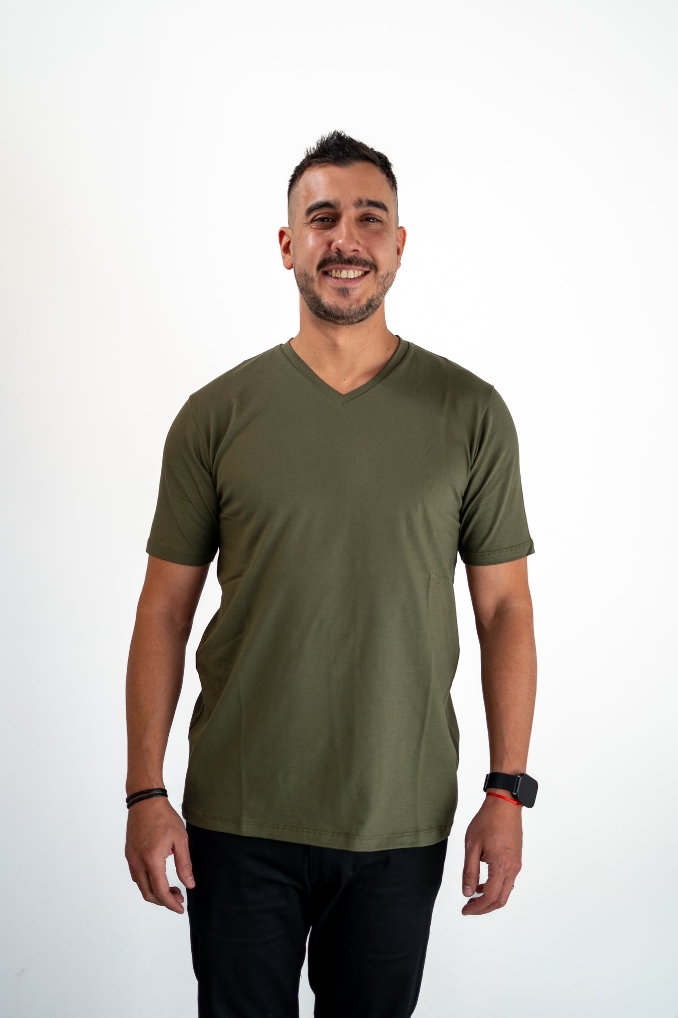 Remera Klaus - Ajustada en brazos, Suelta en Abdomen