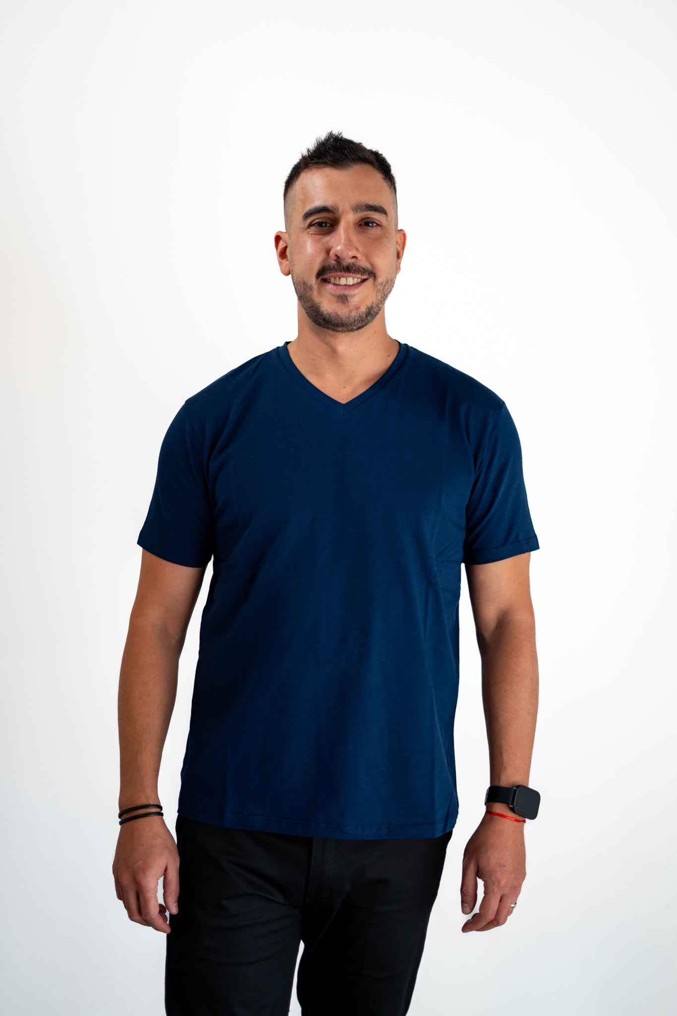 Remera Klaus - Ajustada en brazos, Suelta en Abdomen