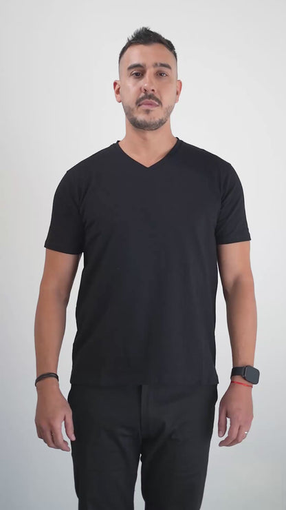 Remera Klaus - Ajustada en brazos, Suelta en Abdomen